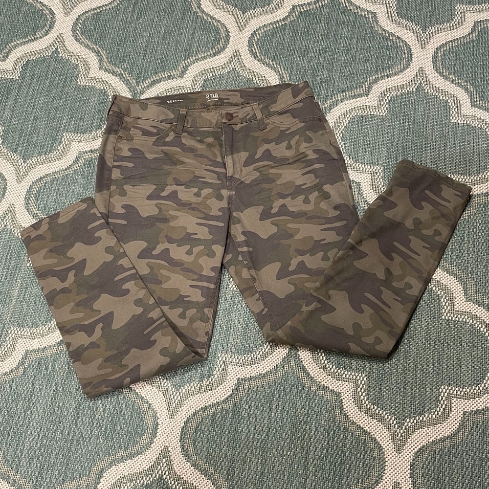 NWOT A.N.A. Military Camouflage Print Skinny Pants Sz 14